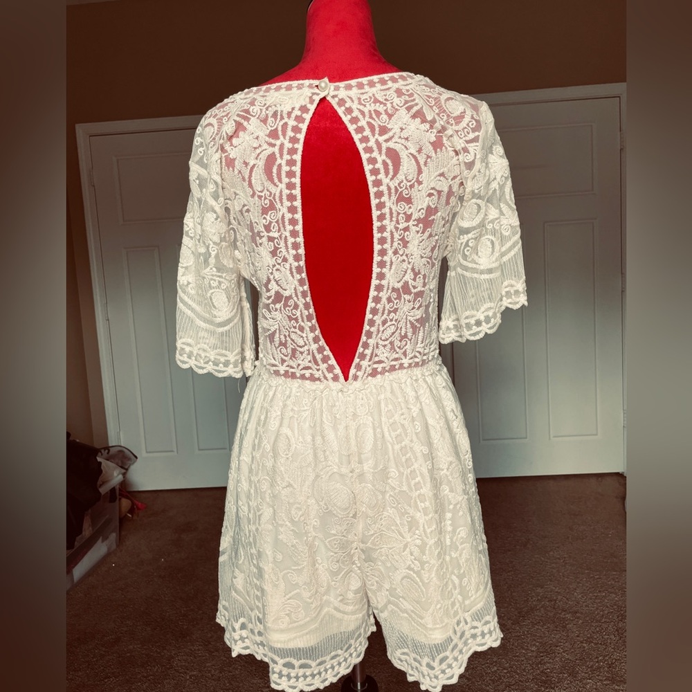Elegant Off White Lace Romper Shorts - Picture 6 of 8